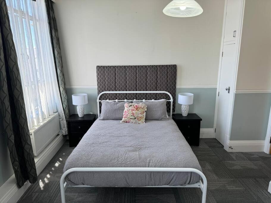 4 Large Bedroom Apartment In The City Хейстингс Экстерьер фото