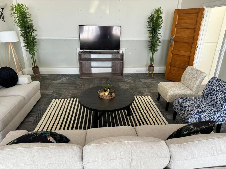 4 Large Bedroom Apartment In The City Хейстингс Экстерьер фото