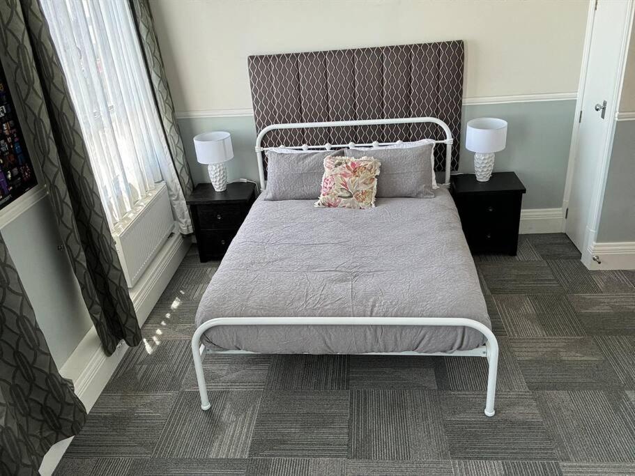 4 Large Bedroom Apartment In The City Хейстингс Экстерьер фото