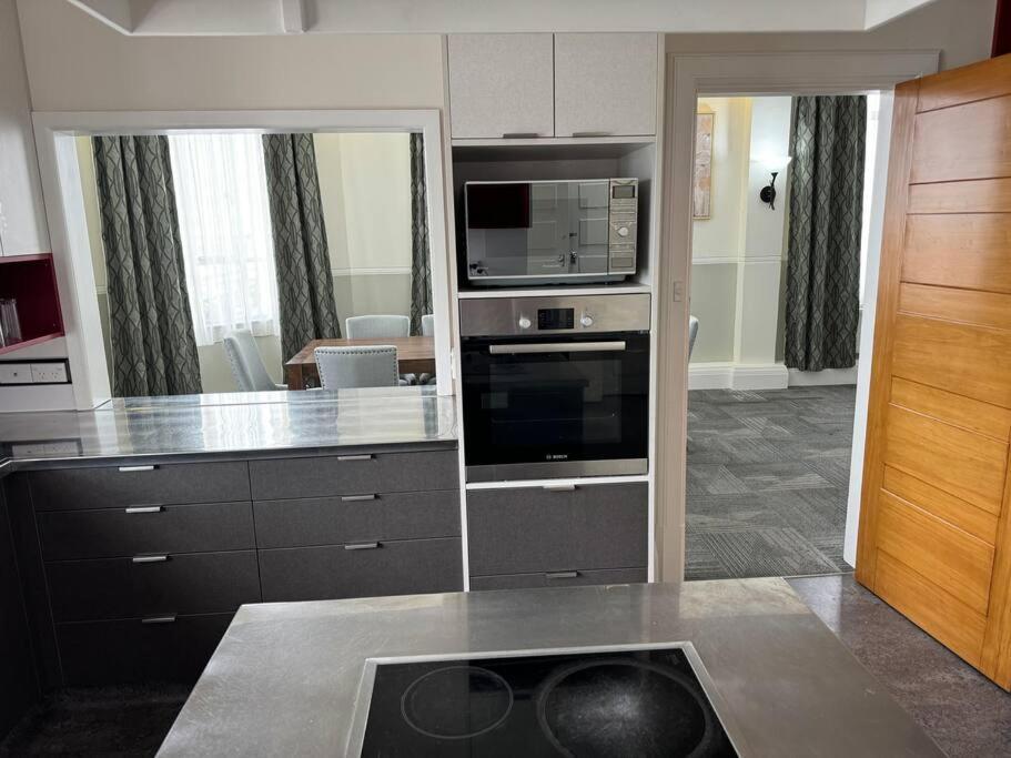 4 Large Bedroom Apartment In The City Хейстингс Экстерьер фото